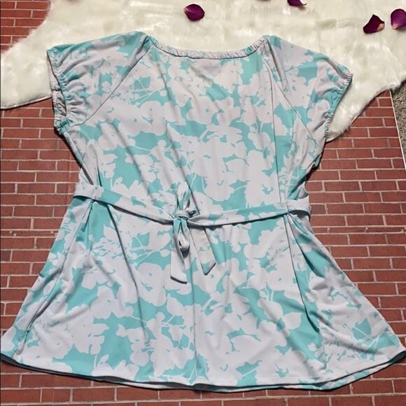 🎉Apostrophe baby-blue and white design blouse🎉 - Picture 7 of 8